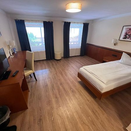 Hotel-Gasthof Postbraeu Dingolfing Zewnętrze zdjęcie