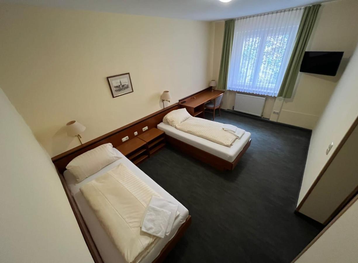 Hotel-Gasthof Postbraeu Dingolfing Zewnętrze zdjęcie